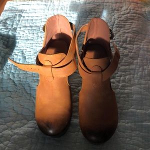 Tan Platforms
